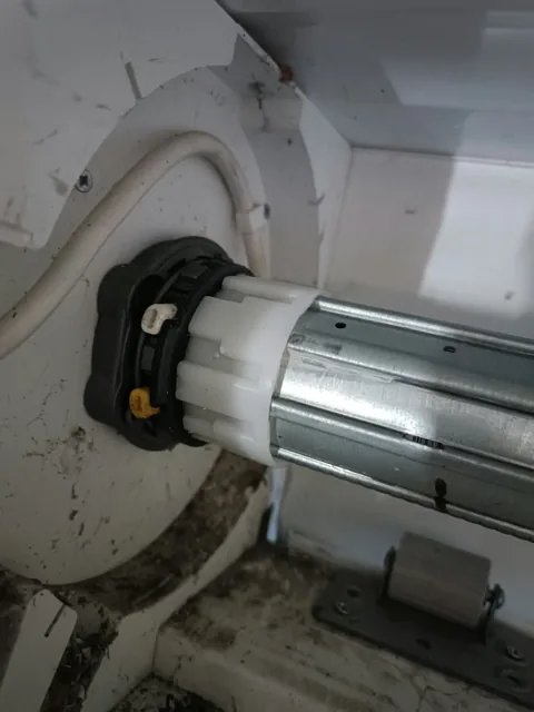 Raccord d’axe et tête de motorisation dans le coffre